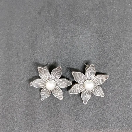 Naya Flower Stud Earring